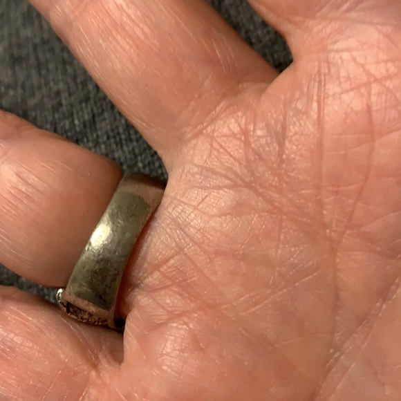 Beautiful Lia Sophia silver and hematite ring - Picture 3 of 4